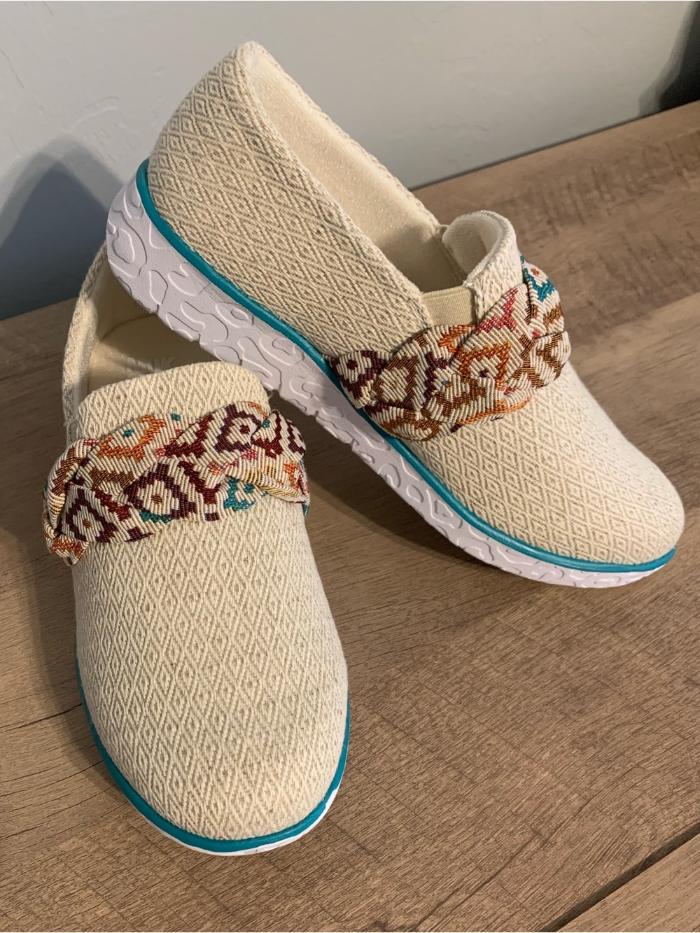 💙Muk Luks Geometric Boardwalk Stroll Slip-On